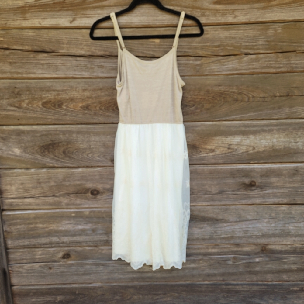 A'reve, Size Medium, Tan & Cream - Picture 3 of 5